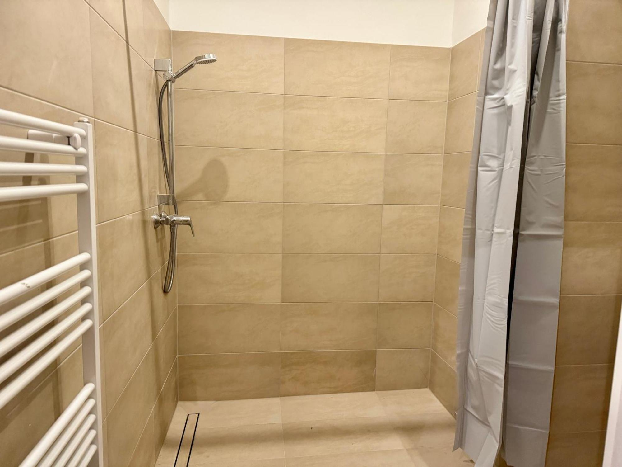 Spacious - 15 Min To Center Appartement